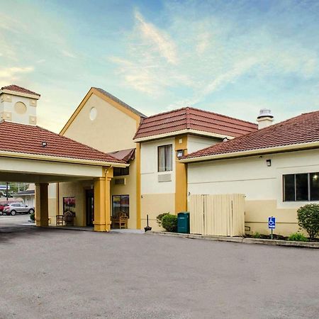 Quality Inn & Suites Medina - Akron West Екстер'єр фото