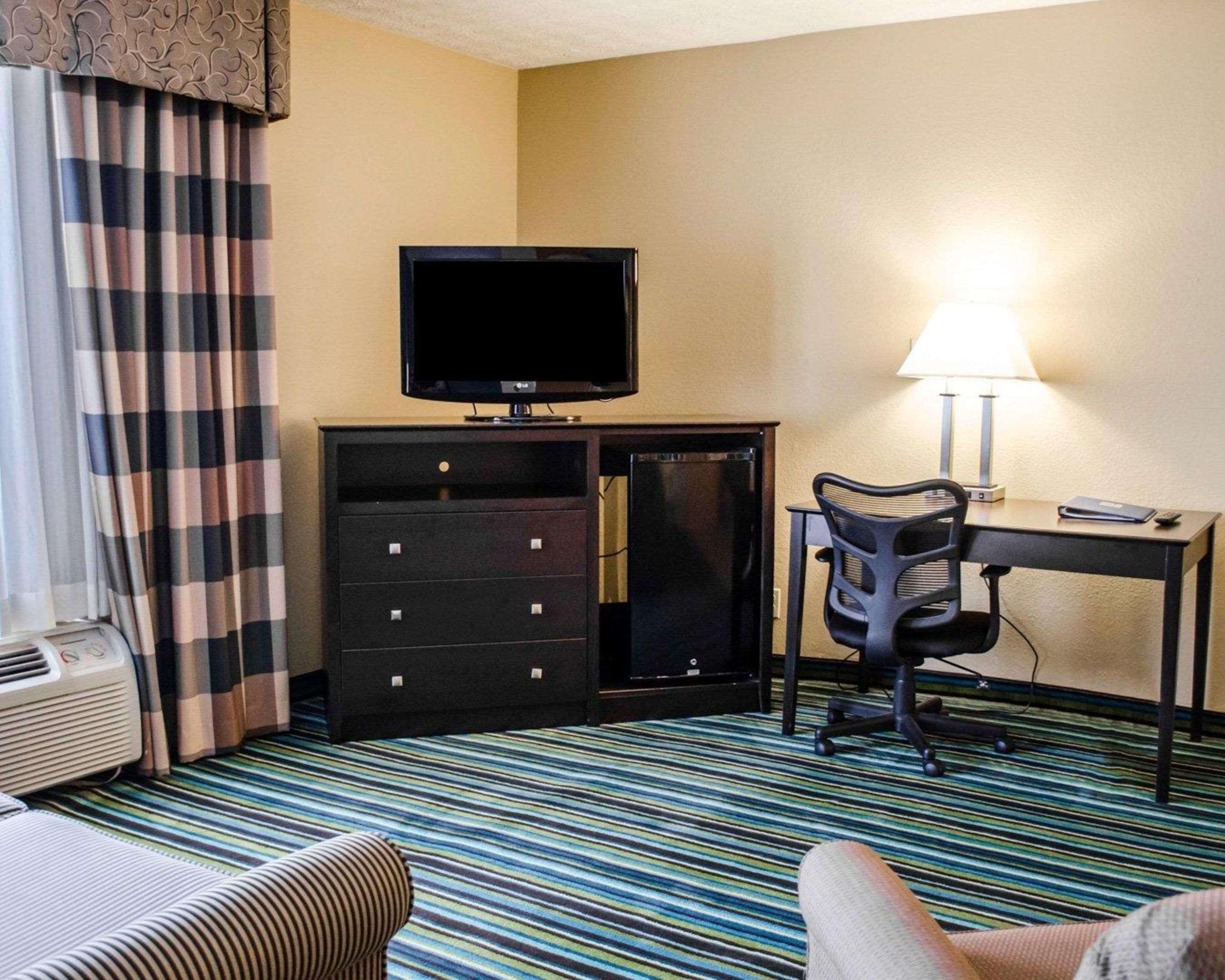 Quality Inn & Suites Medina - Akron West Екстер'єр фото