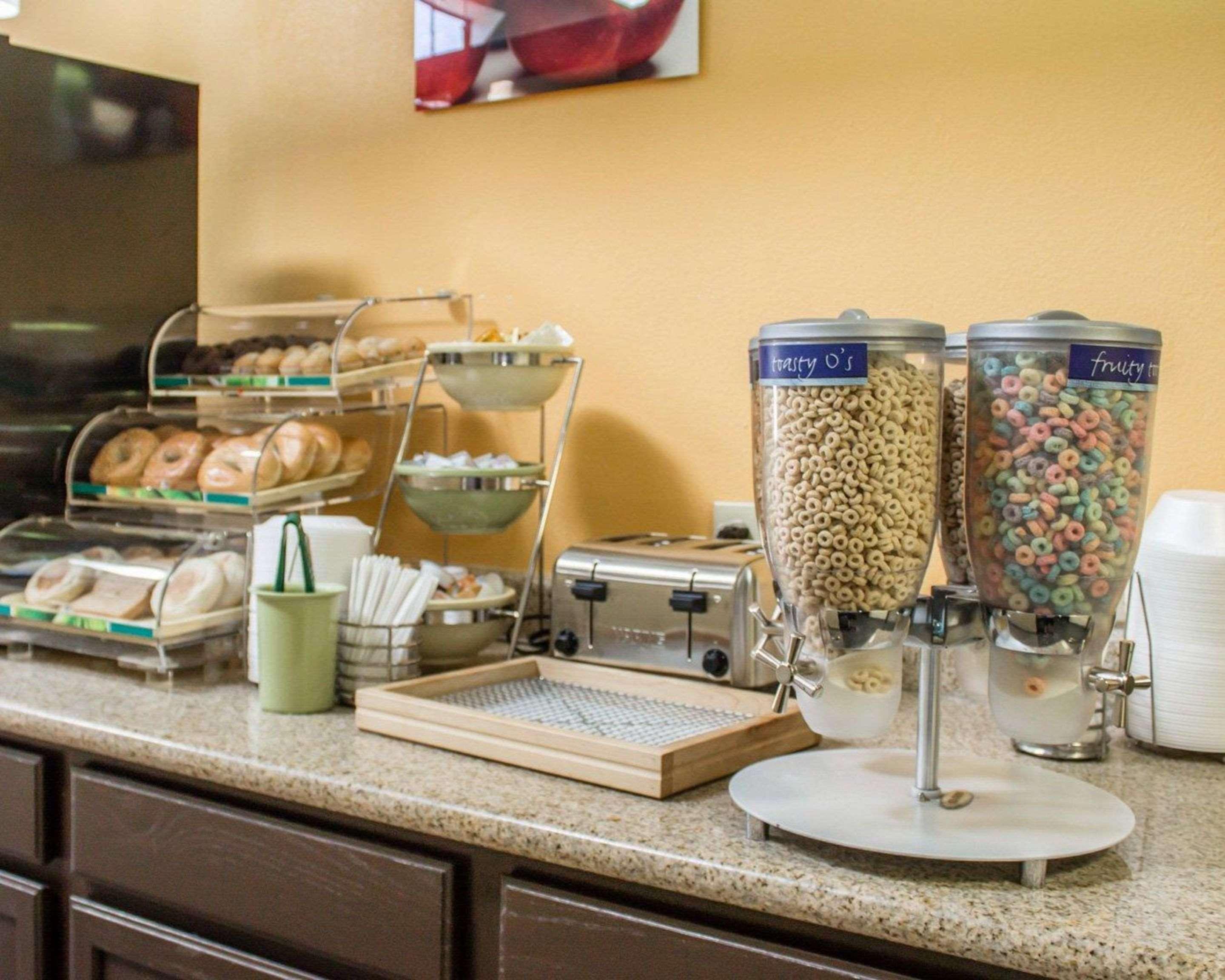 Quality Inn & Suites Medina - Akron West Екстер'єр фото