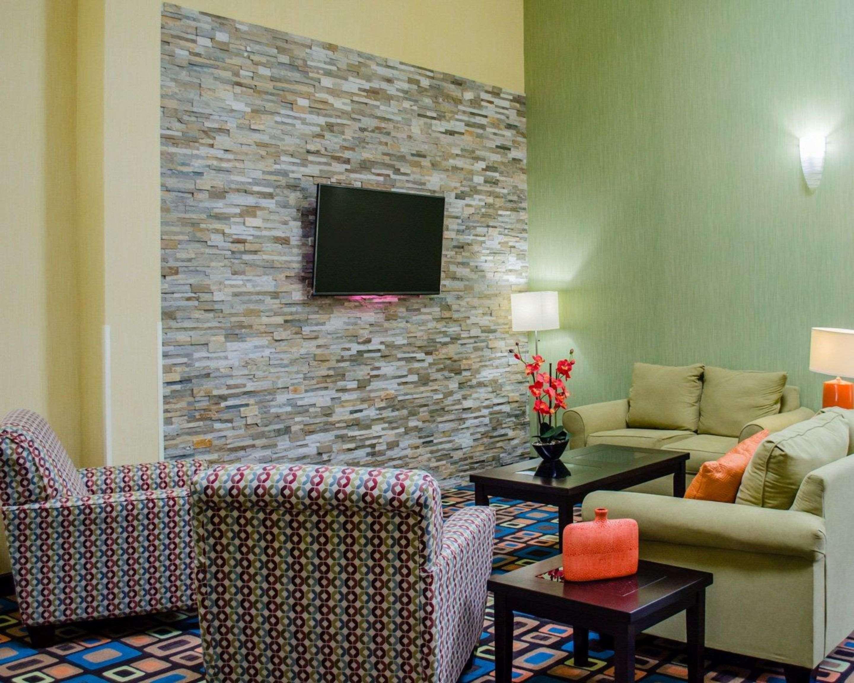 Quality Inn & Suites Medina - Akron West Екстер'єр фото