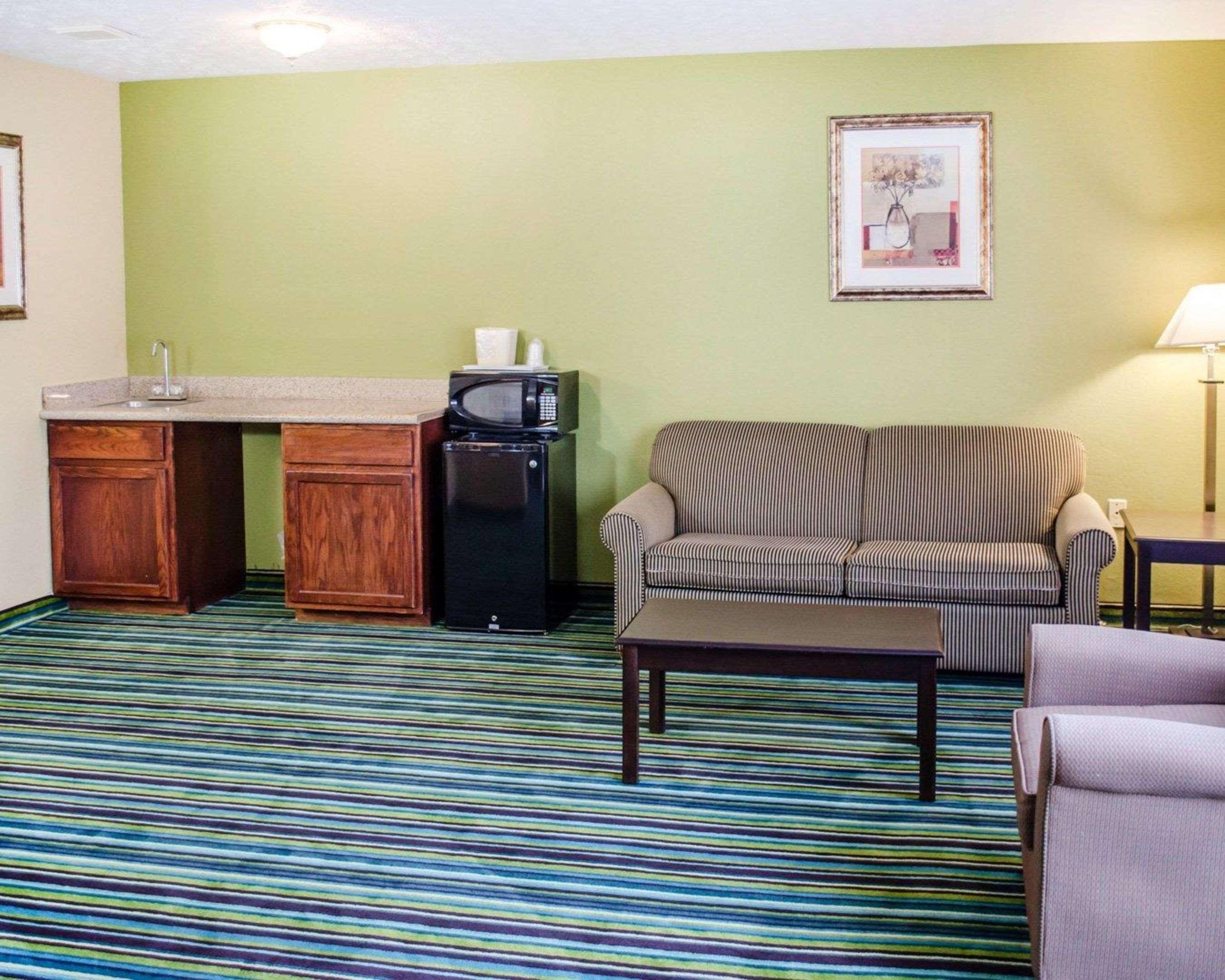 Quality Inn & Suites Medina - Akron West Екстер'єр фото