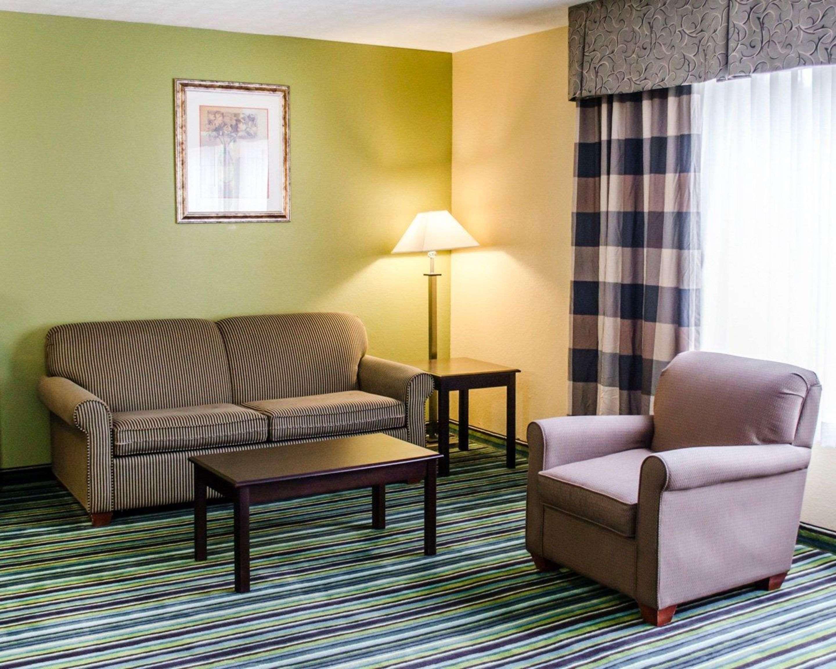 Quality Inn & Suites Medina - Akron West Екстер'єр фото