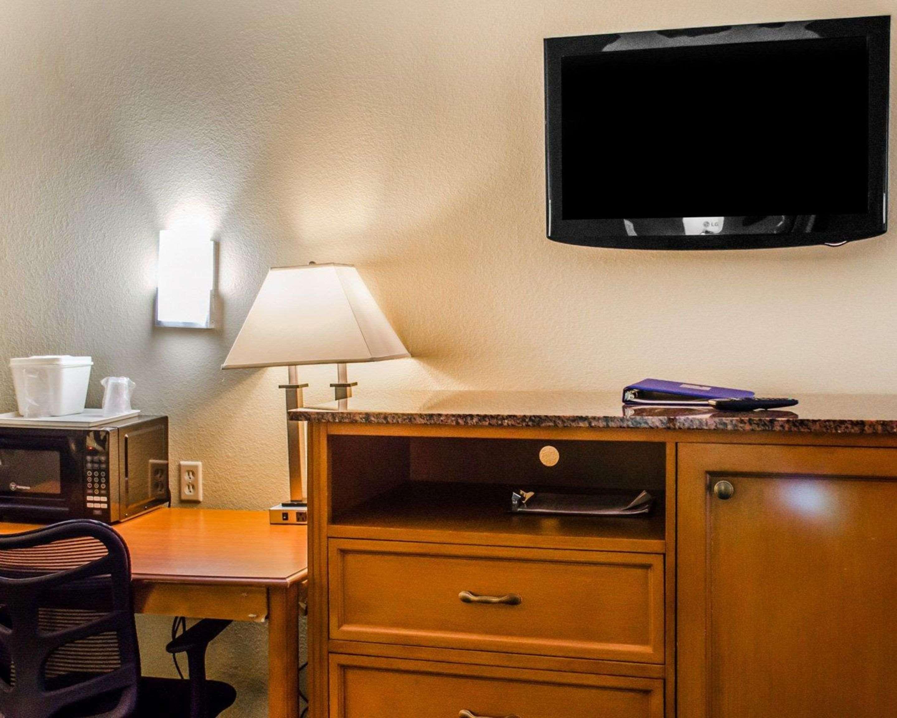 Quality Inn & Suites Medina - Akron West Екстер'єр фото