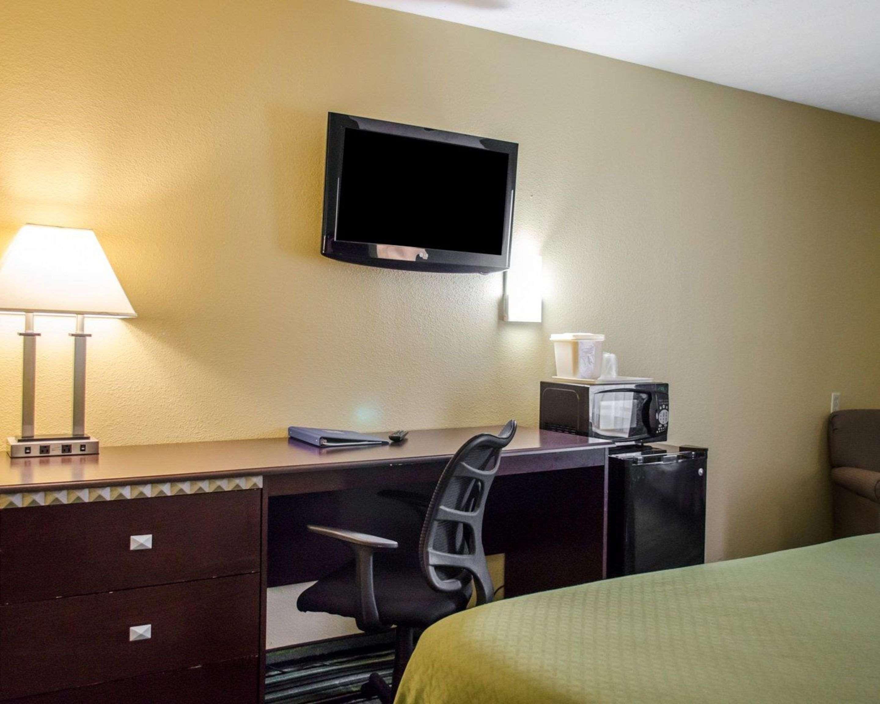 Quality Inn & Suites Medina - Akron West Екстер'єр фото